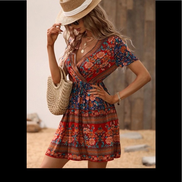 Floral print surplice neck dress - Picture 3 of 8